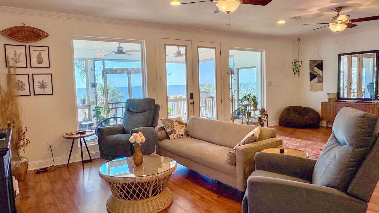 Photo of Livingroom in Ocean Springs