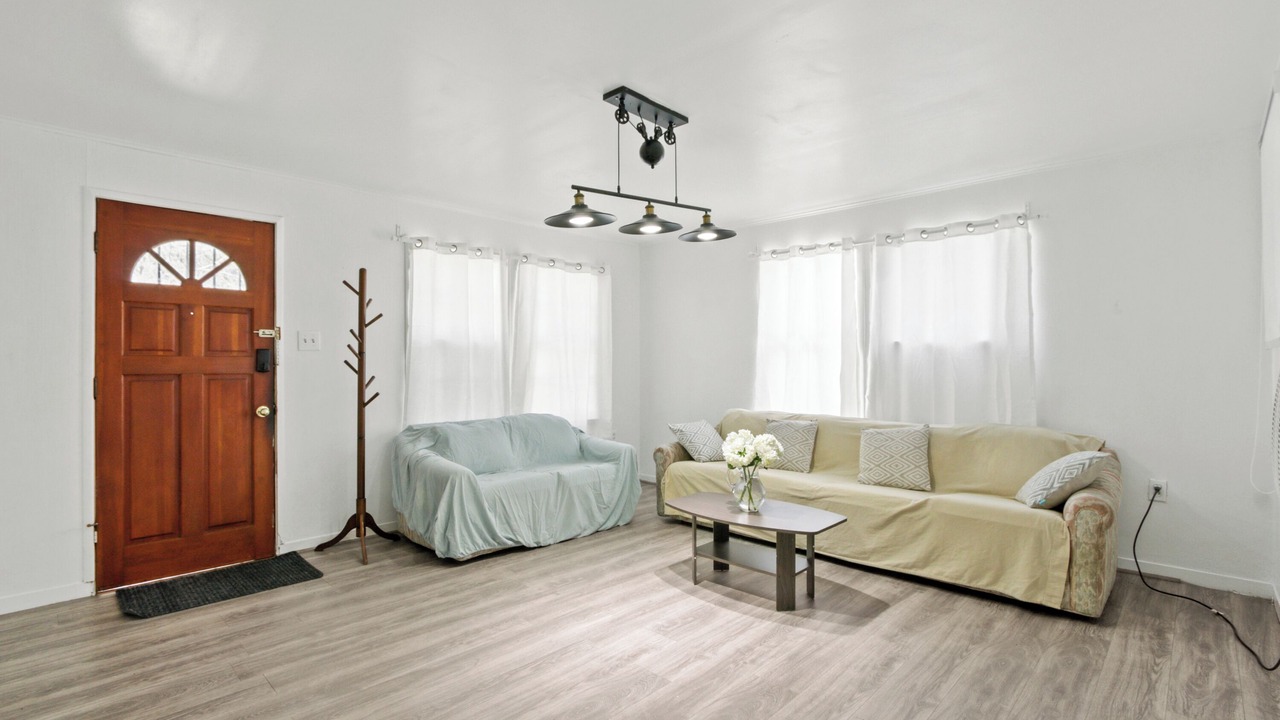 Photo of Livingroom in Ontario