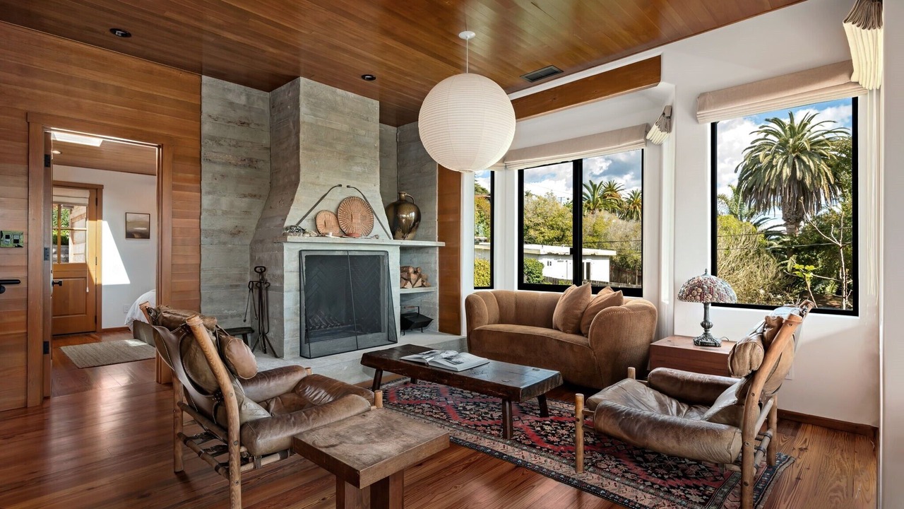 Photo of Livingroom in Summerland