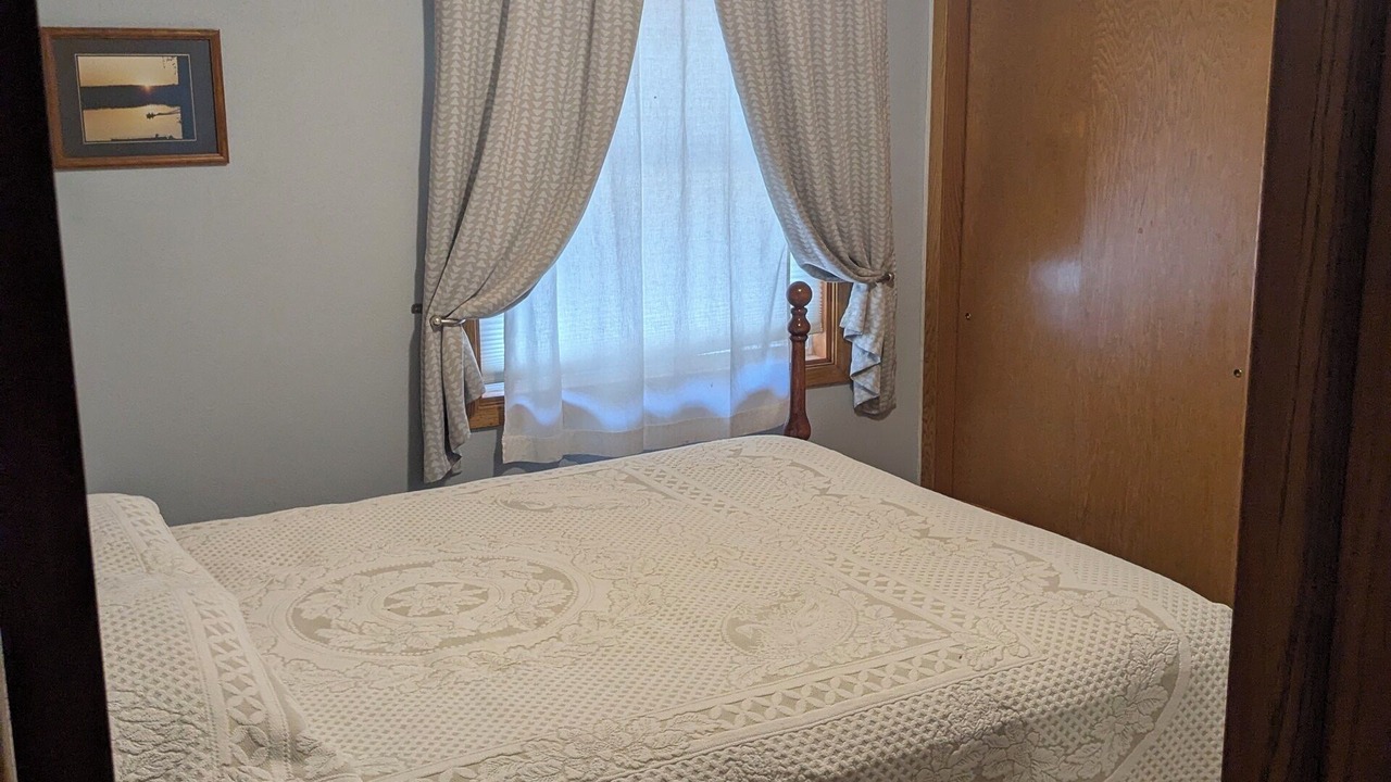 Photo of Bedroom in Walker