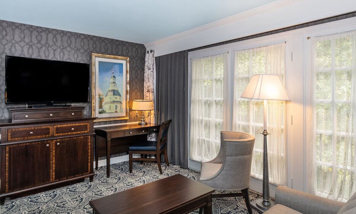 Photo of Livingroom in Historic District