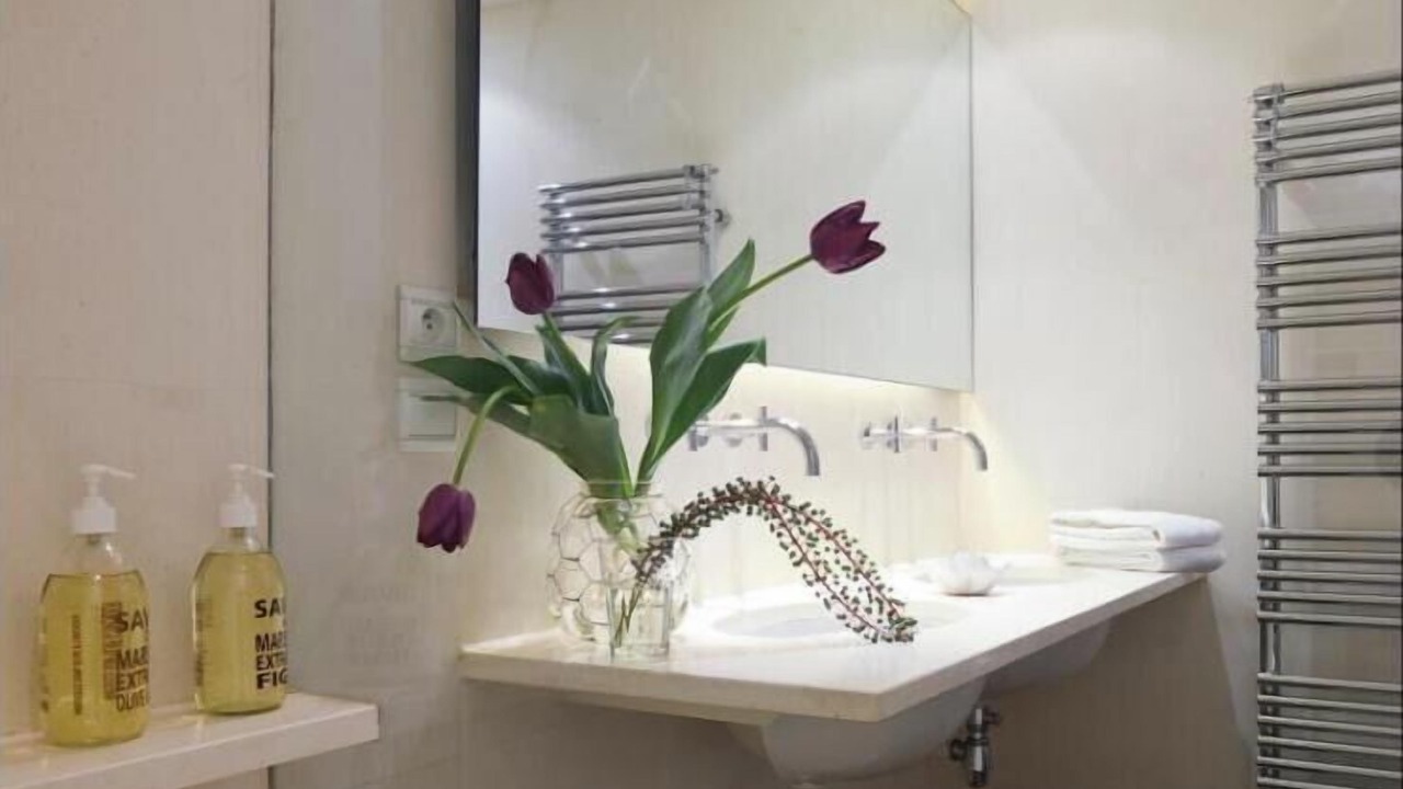 Photo of Bathroom in Quartier du Mail