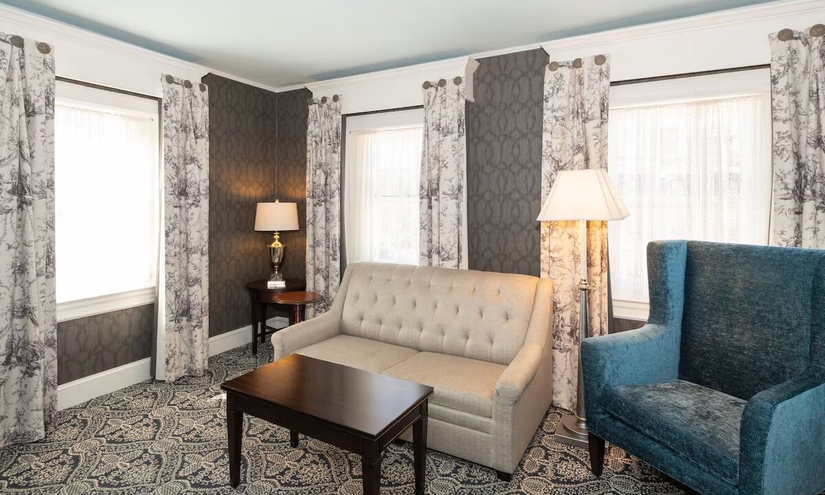 Photo of Livingroom in Historic District