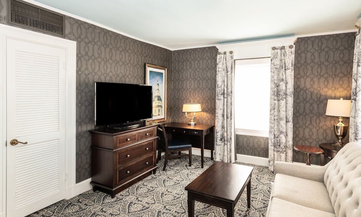 Photo of Livingroom in Historic District