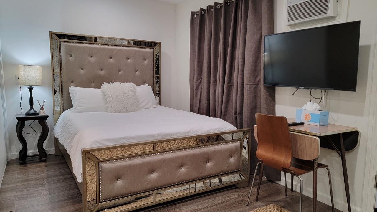 Photo of Bedroom in Beverly Hills