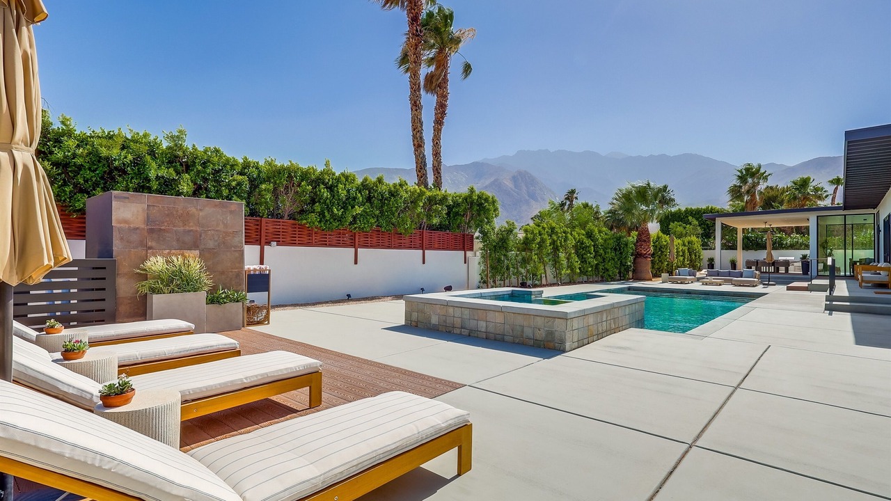 Photo of Outdoor in Racquet Club West