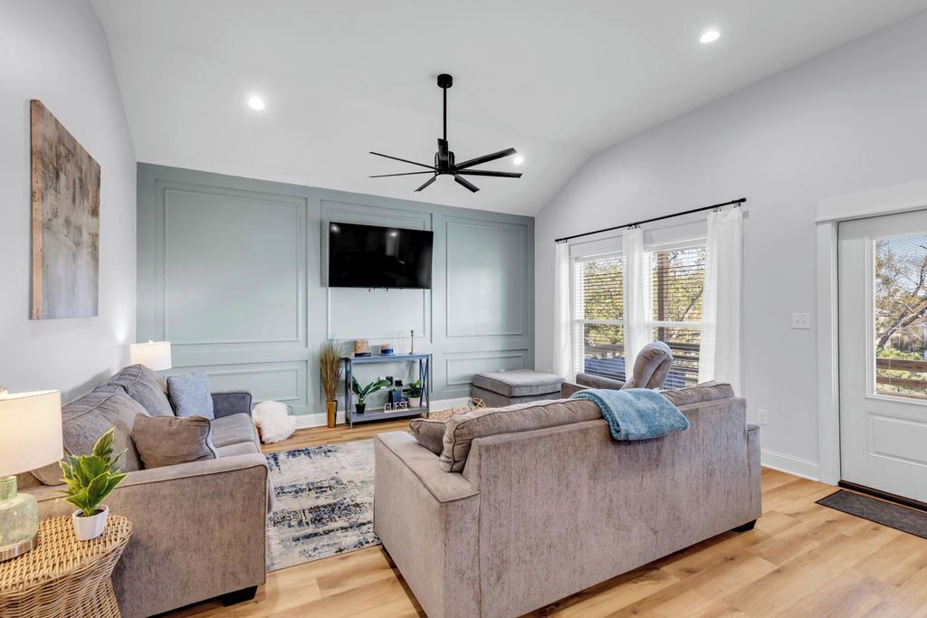Photo of Livingroom in Shoreline Park