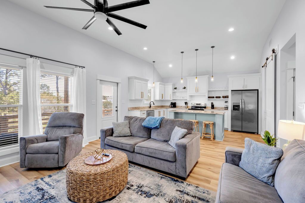 Photo of Livingroom in Shoreline Park