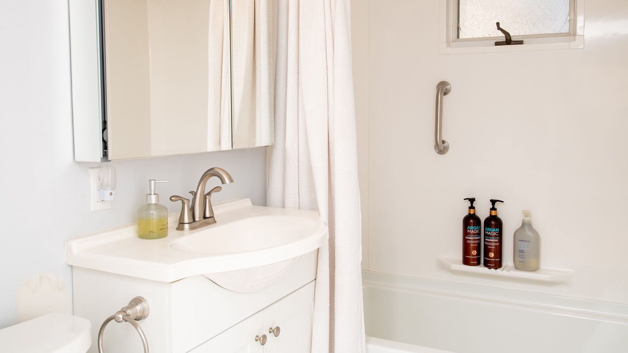 Photo of Bathroom in Teaticket