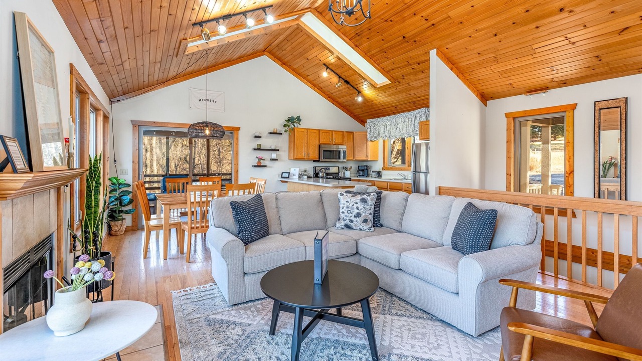 Photo of Livingroom in The Galena Territory