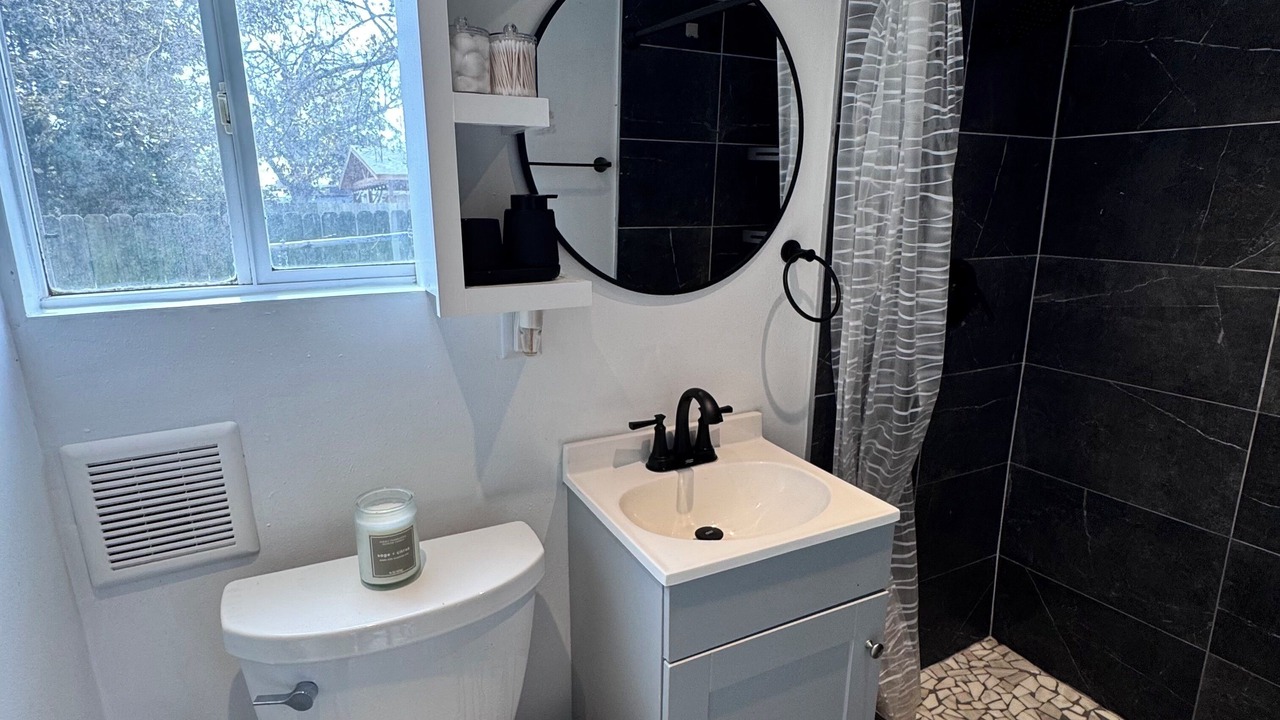 Photo of Bathroom in Kenner - Louis Armstrong International Airport