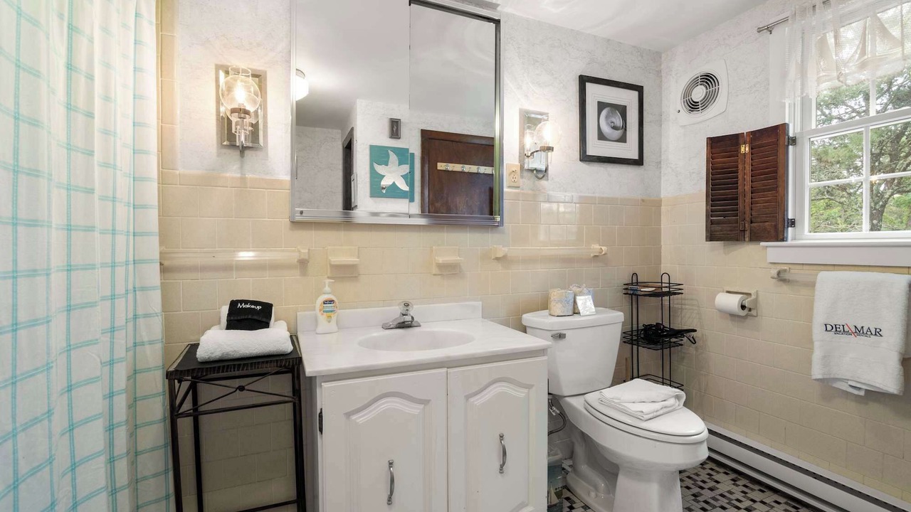 Photo of Bathroom in East Orleans