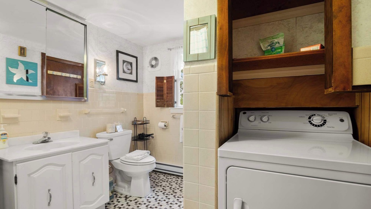 Photo of Bathroom in East Orleans