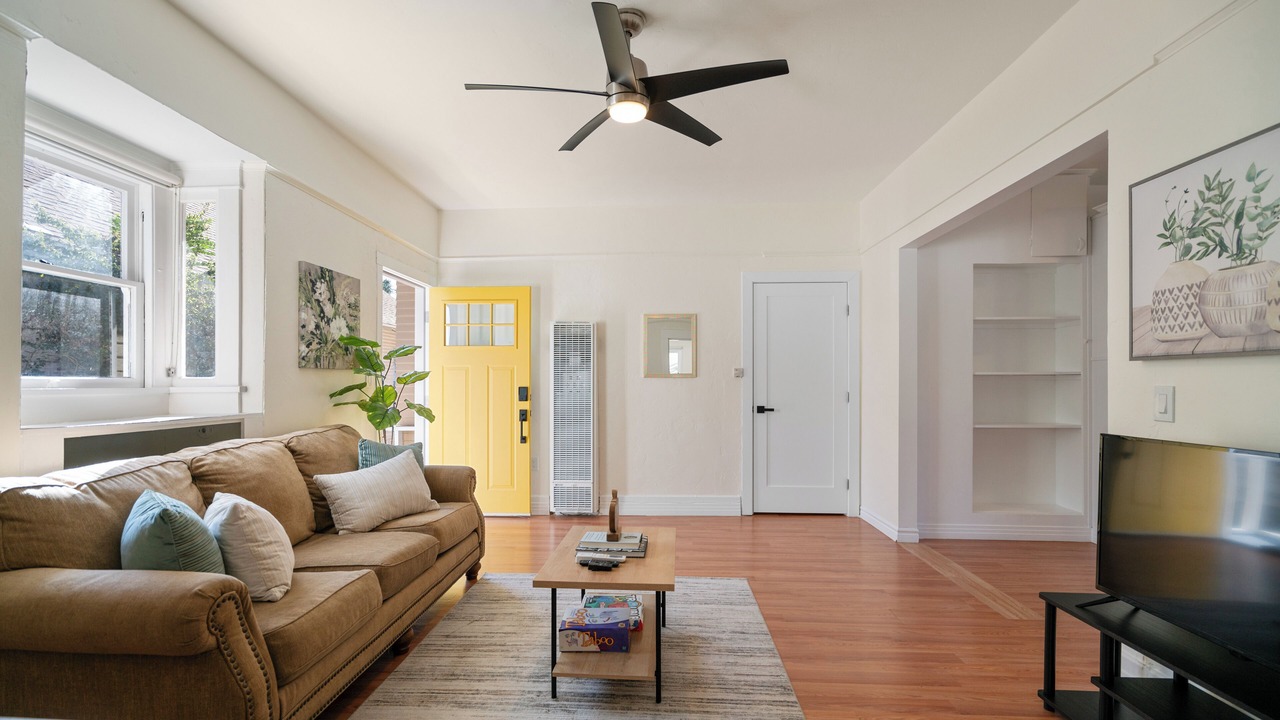 Photo of Livingroom in Westmont