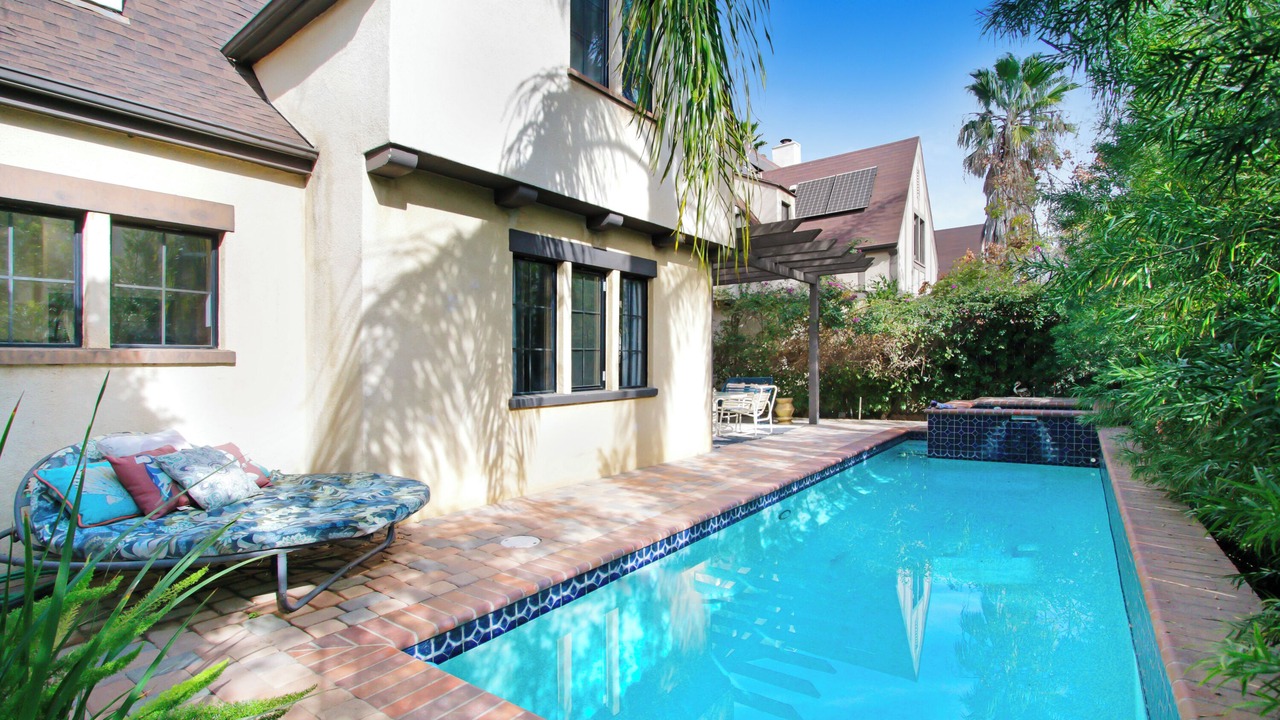 Photo of Outdoor in Panorama City