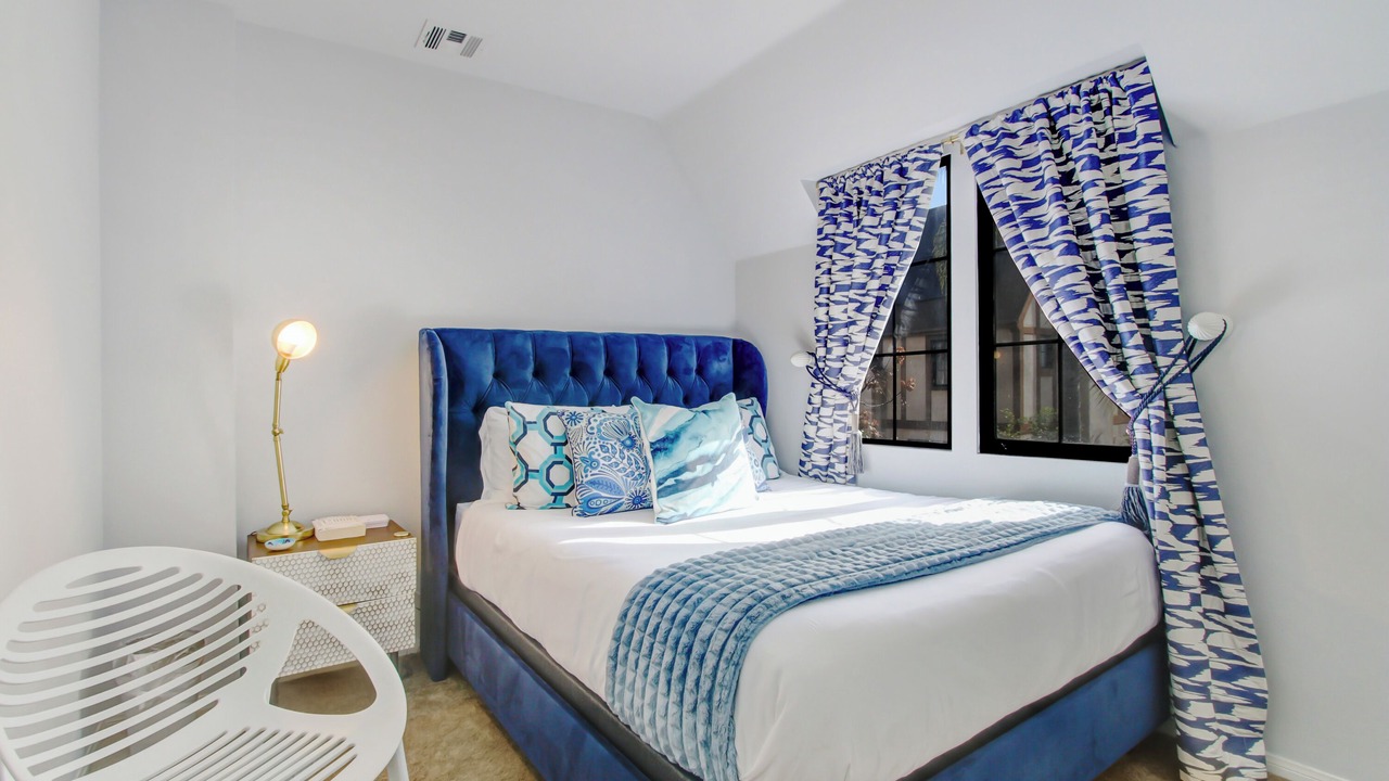 Photo of Bedroom in Panorama City