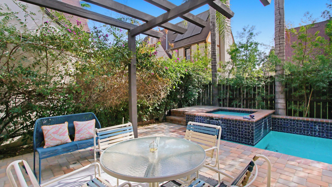 Photo of Outdoor in Panorama City