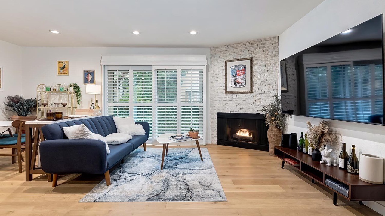 Photo of Livingroom in Beverly Grove