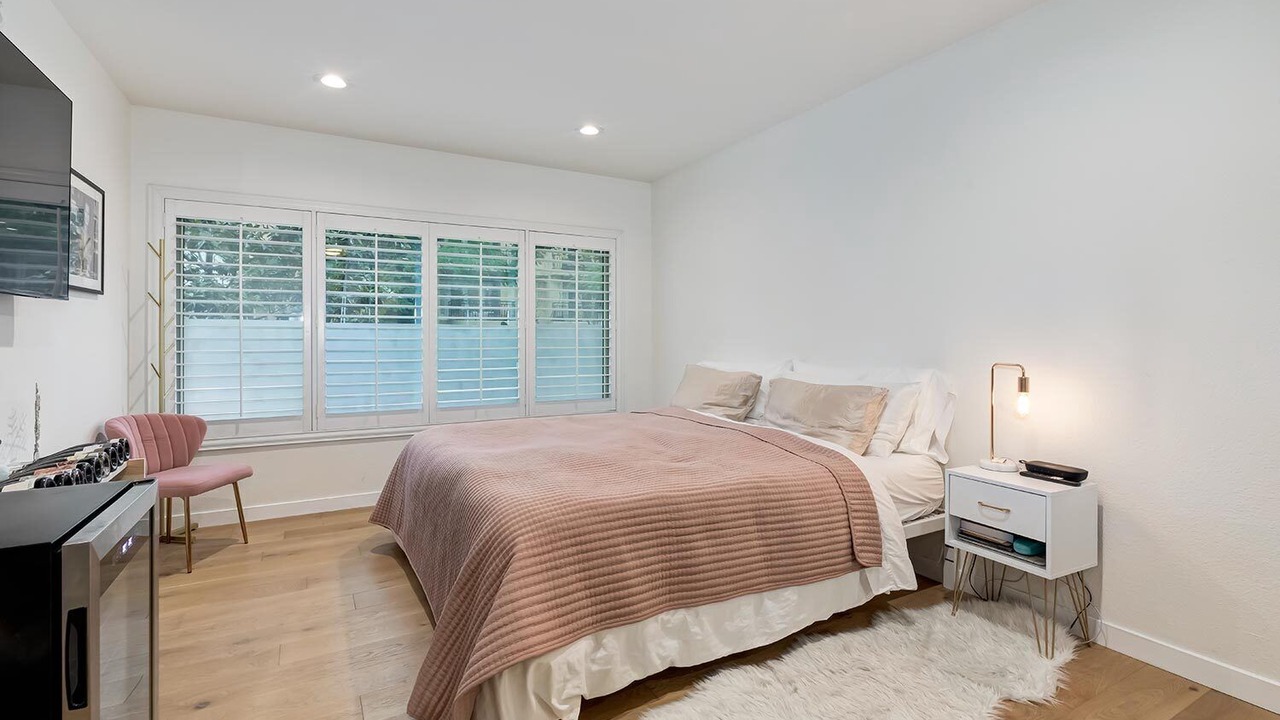 Photo of Bedroom in Beverly Grove