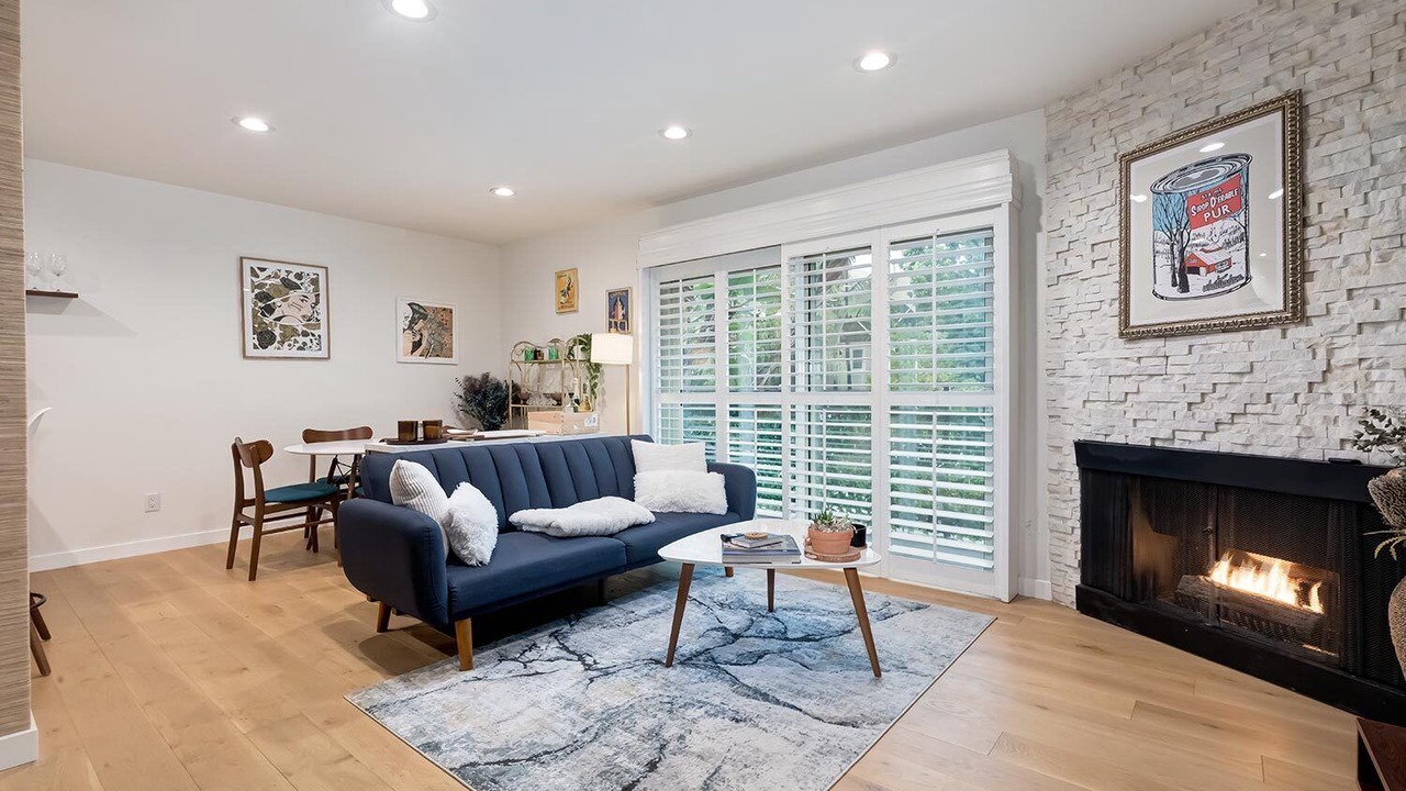 Photo of Livingroom in Beverly Grove