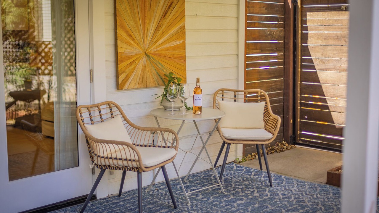 Photo of Patio Balcony in Meiners Oaks
