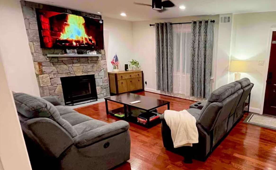 Photo of Livingroom in Wheaton-Glenmont