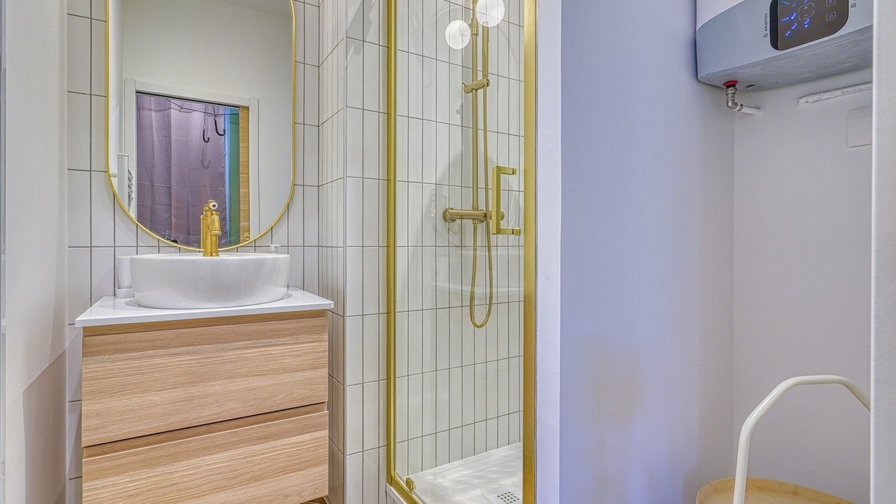 Photo of Bathroom in Centre