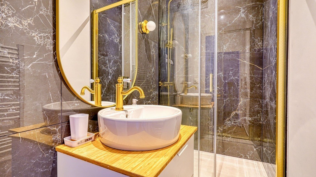 Photo of Bathroom in Centre
