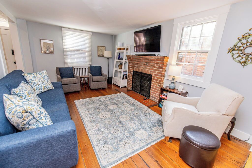 Photo of Livingroom in Historic District