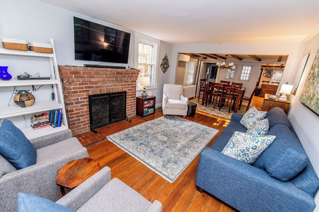 Photo of Livingroom in Historic District