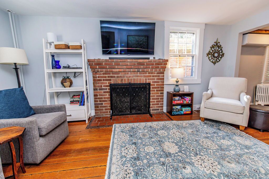 Photo of Livingroom in Historic District