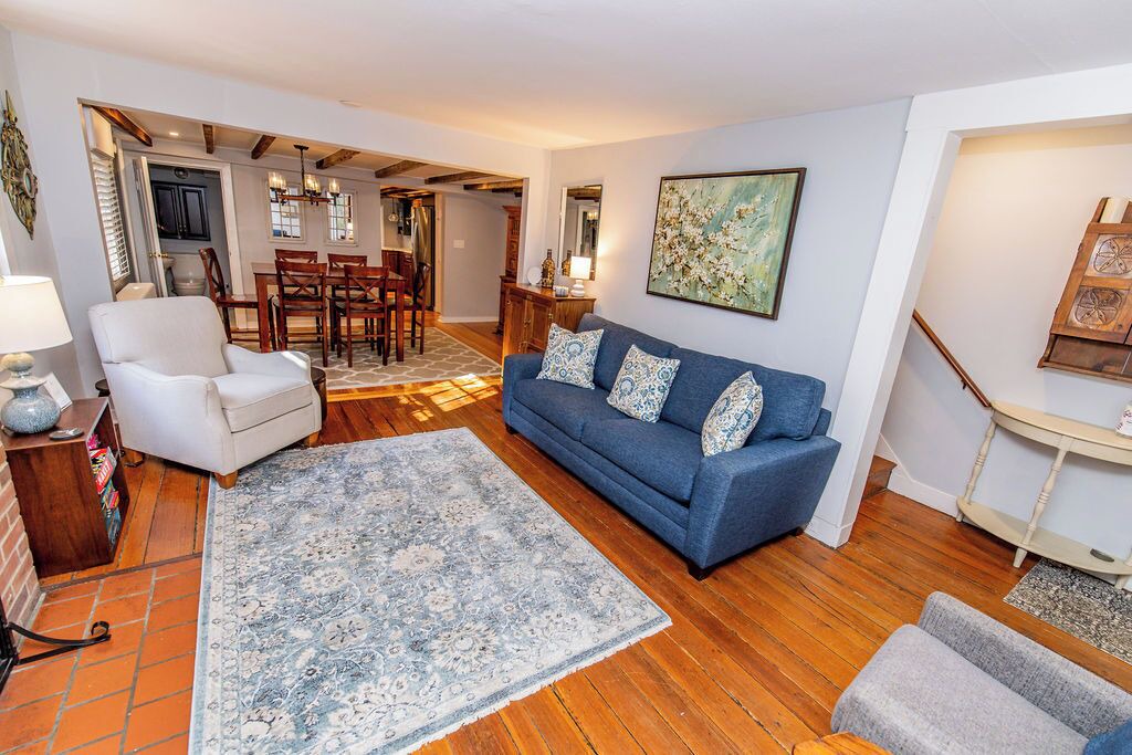 Photo of Livingroom in Historic District