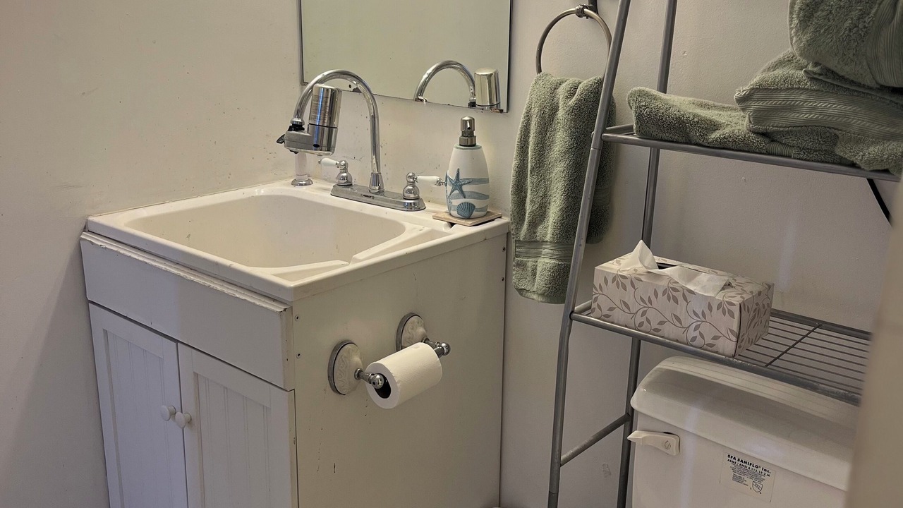 Photo of Bathroom in Teaticket