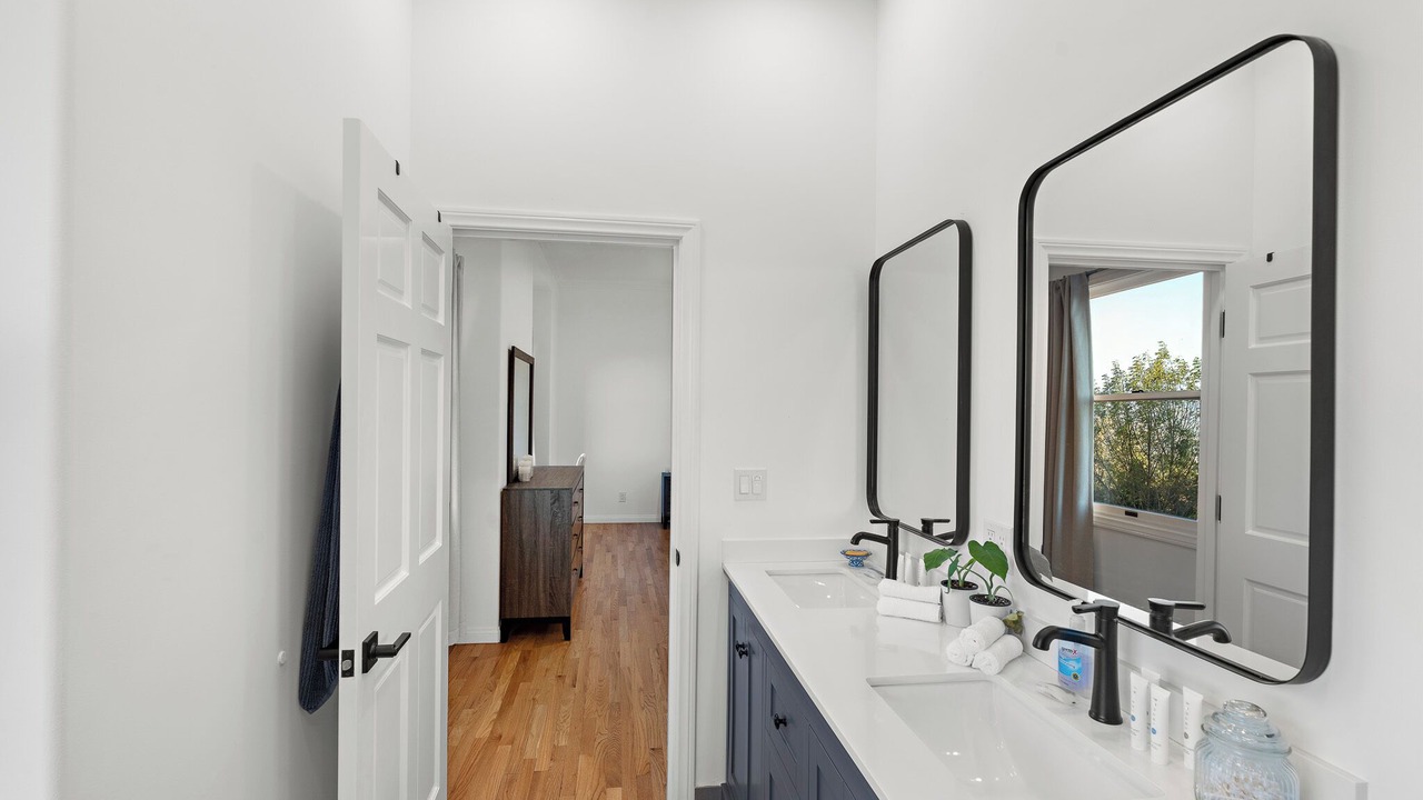 Photo of Bathroom in Los Angeles