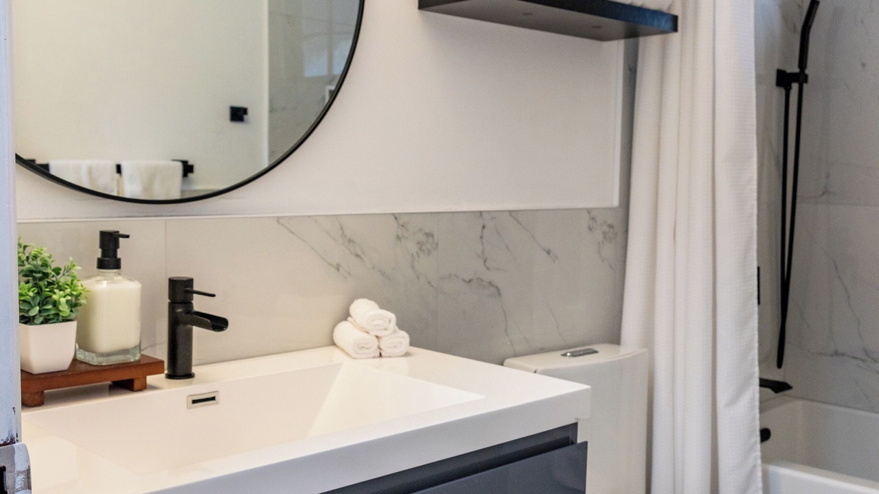 Photo of Bathroom in White Island Shores
