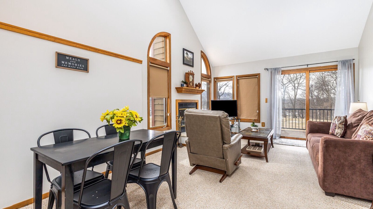 Photo of Livingroom in The Galena Territory