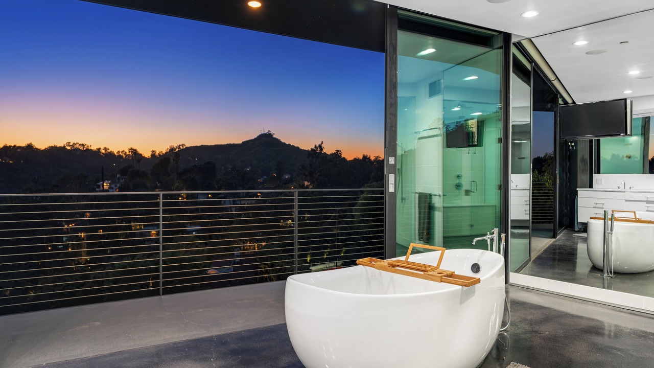 Photo of Outdoor in Hollywood Hills