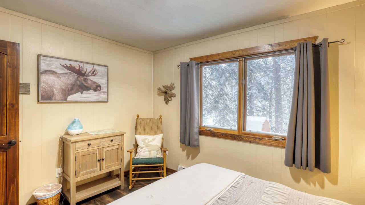 Photo of Bedroom in Lead