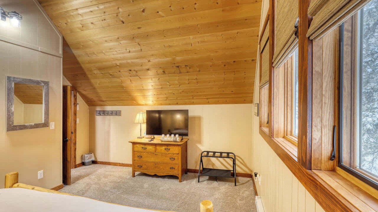 Photo of Bedroom in Lead