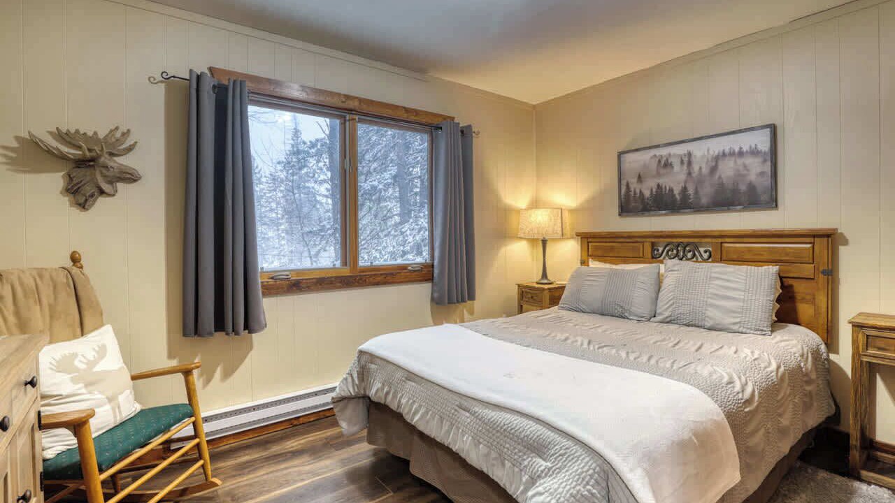 Photo of Bedroom in Lead