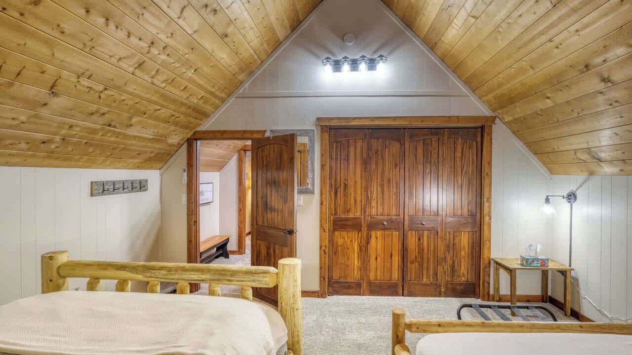 Photo of Bedroom in Lead