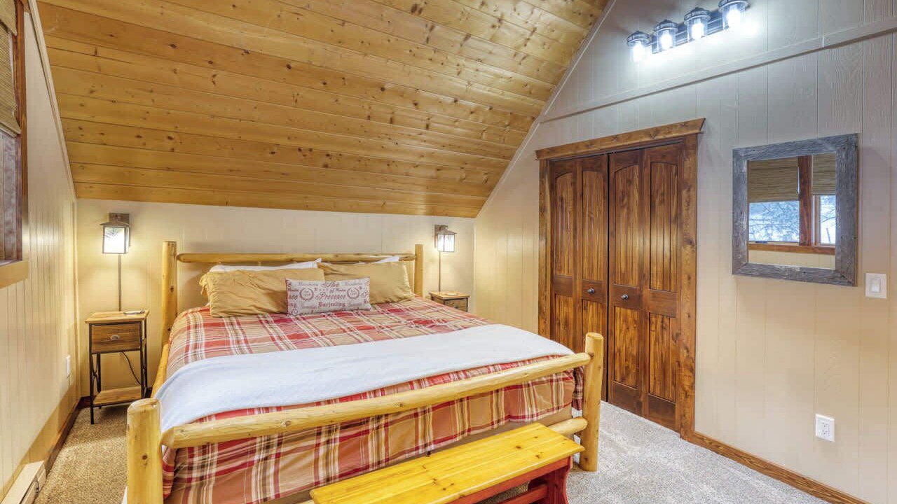 Photo of Bedroom in Lead