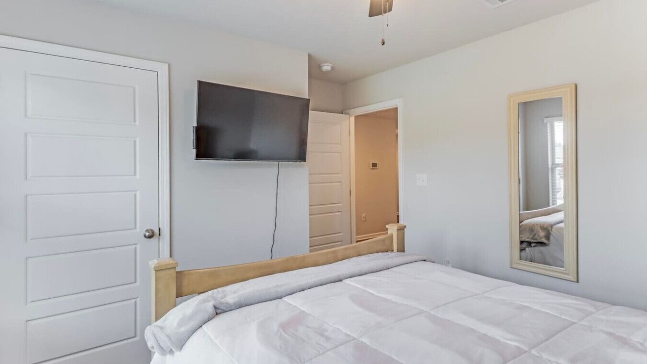 Photo of Bedroom in Long Beach