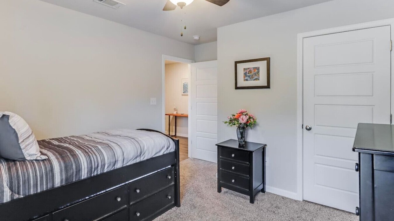 Photo of Bedroom in Long Beach