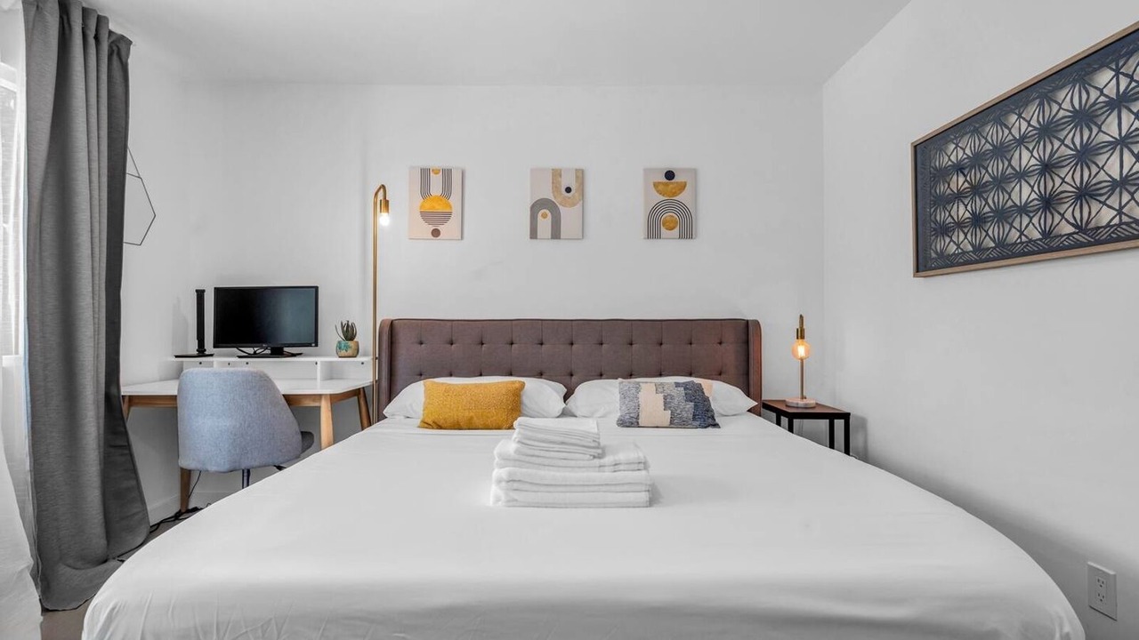 Photo of Bedroom in Racquet Club West