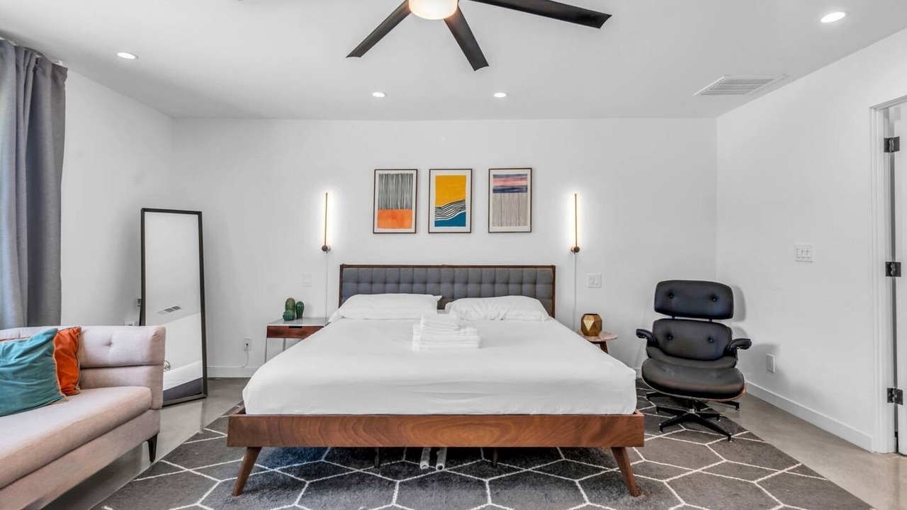 Photo of Bedroom in Racquet Club West