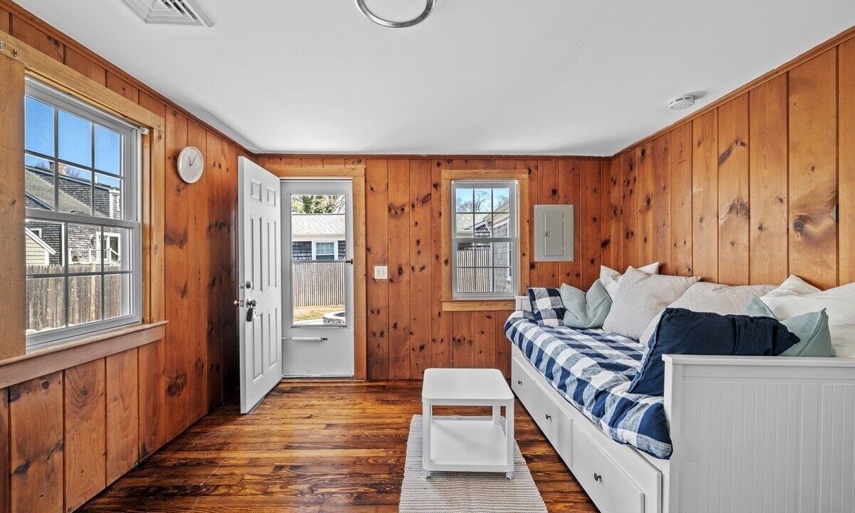 Photo of Livingroom in West Yarmouth