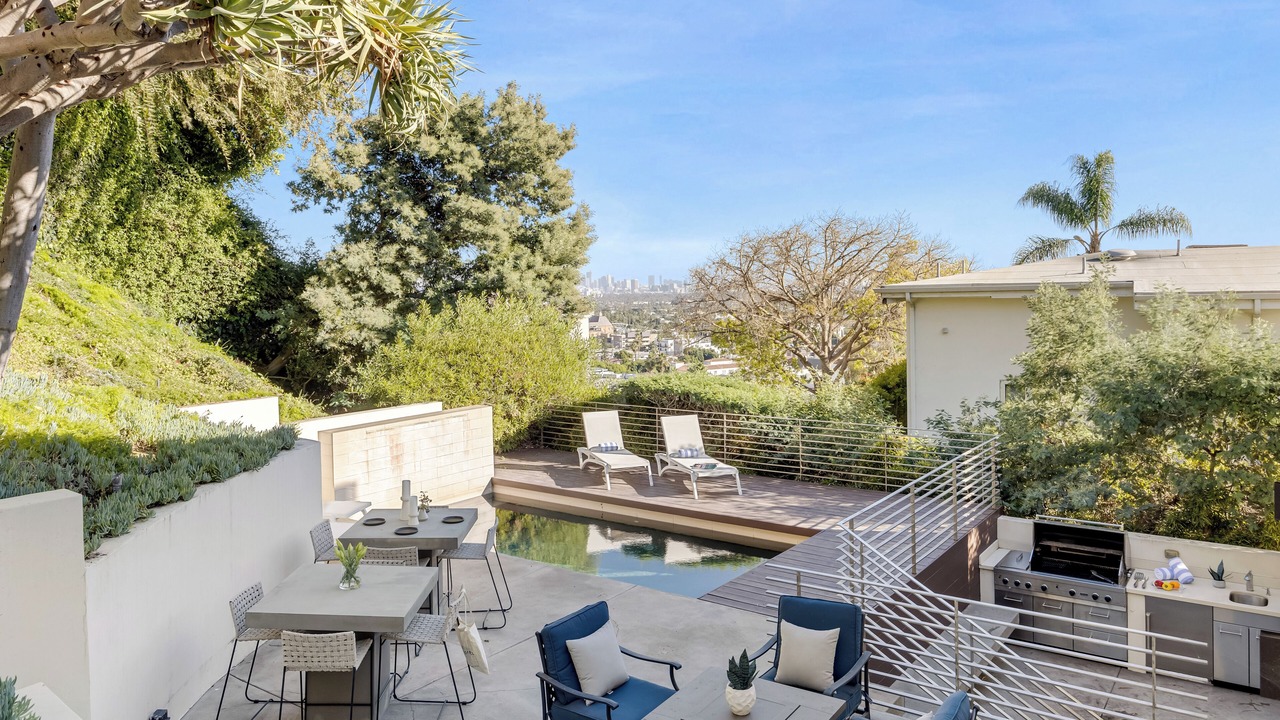 Photo of Outdoor in Hollywood Hills West
