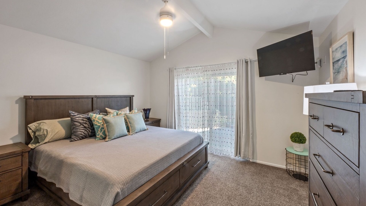 Photo of Bedroom in Thousand Oaks