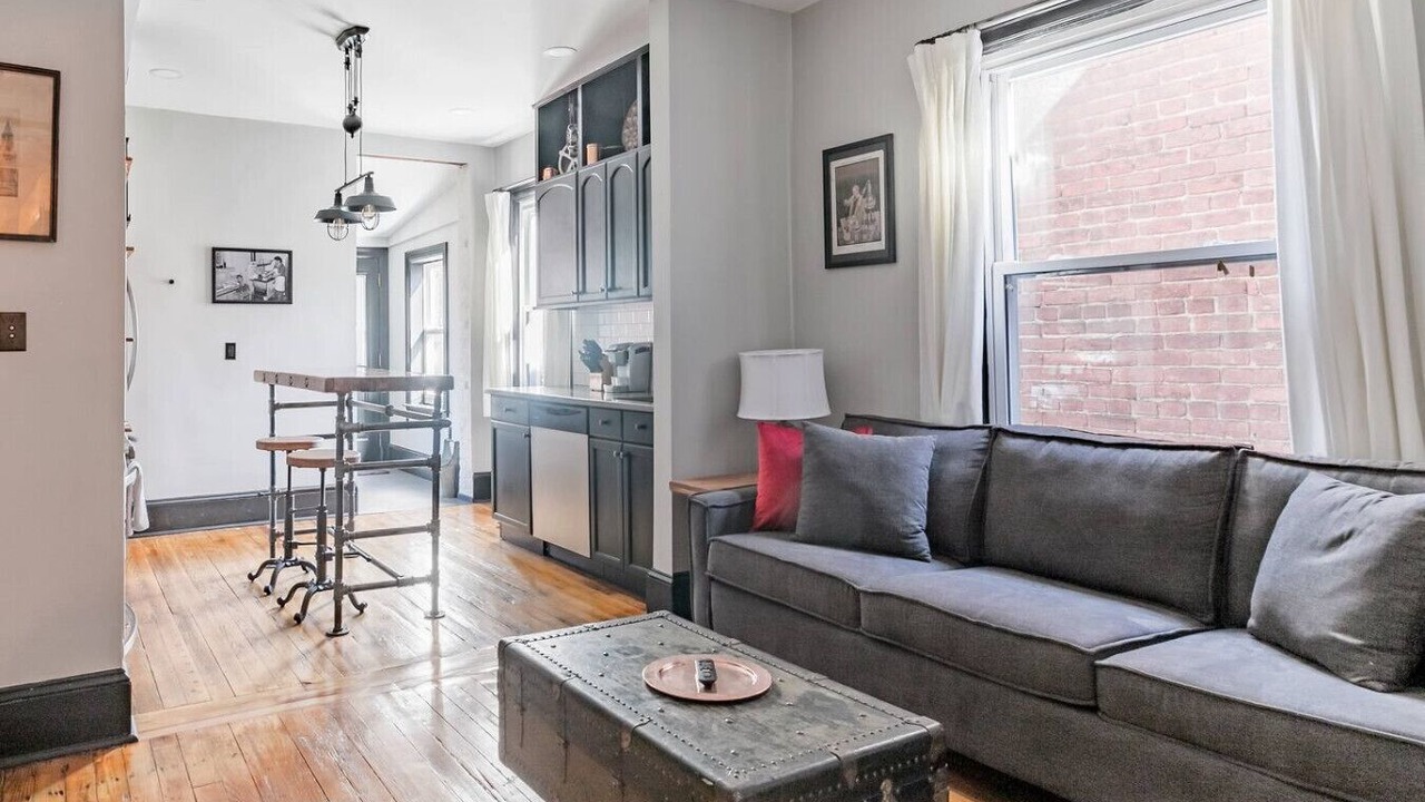 Photo of Livingroom in Truxton Circle